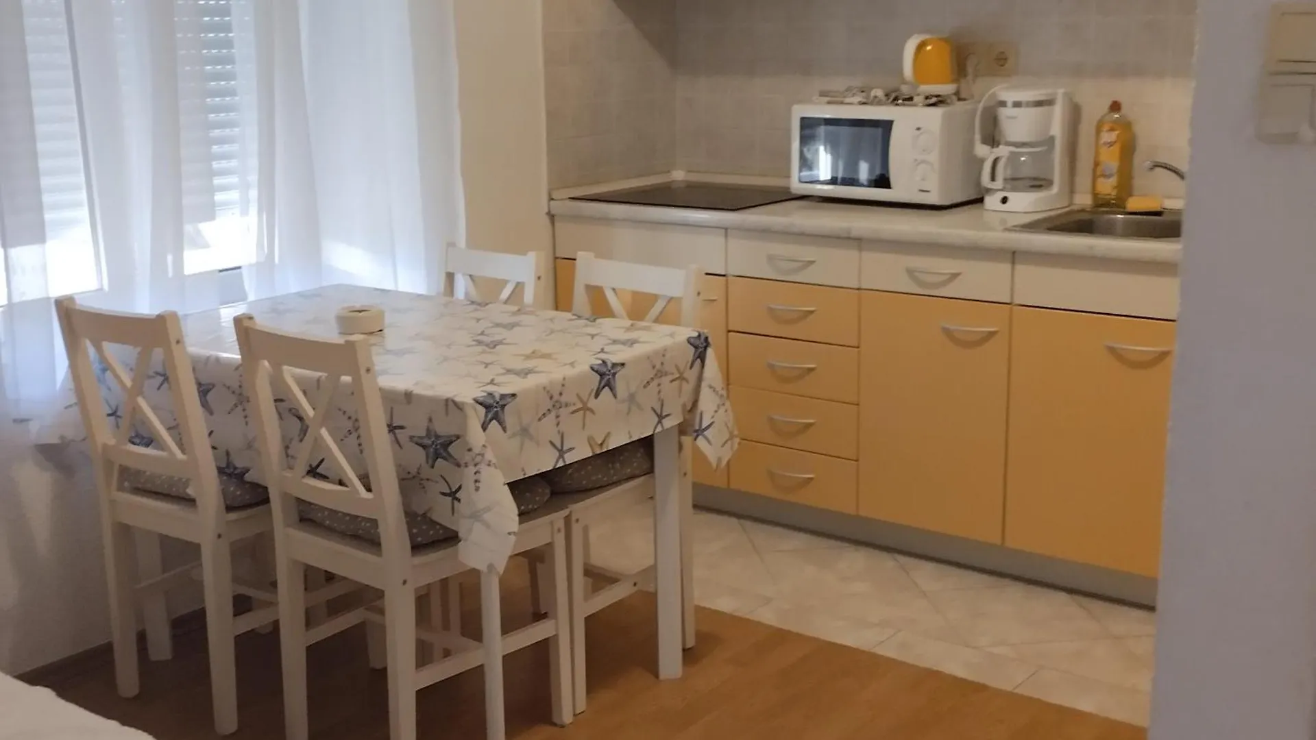 Apartmani Gero Lopar Apartman