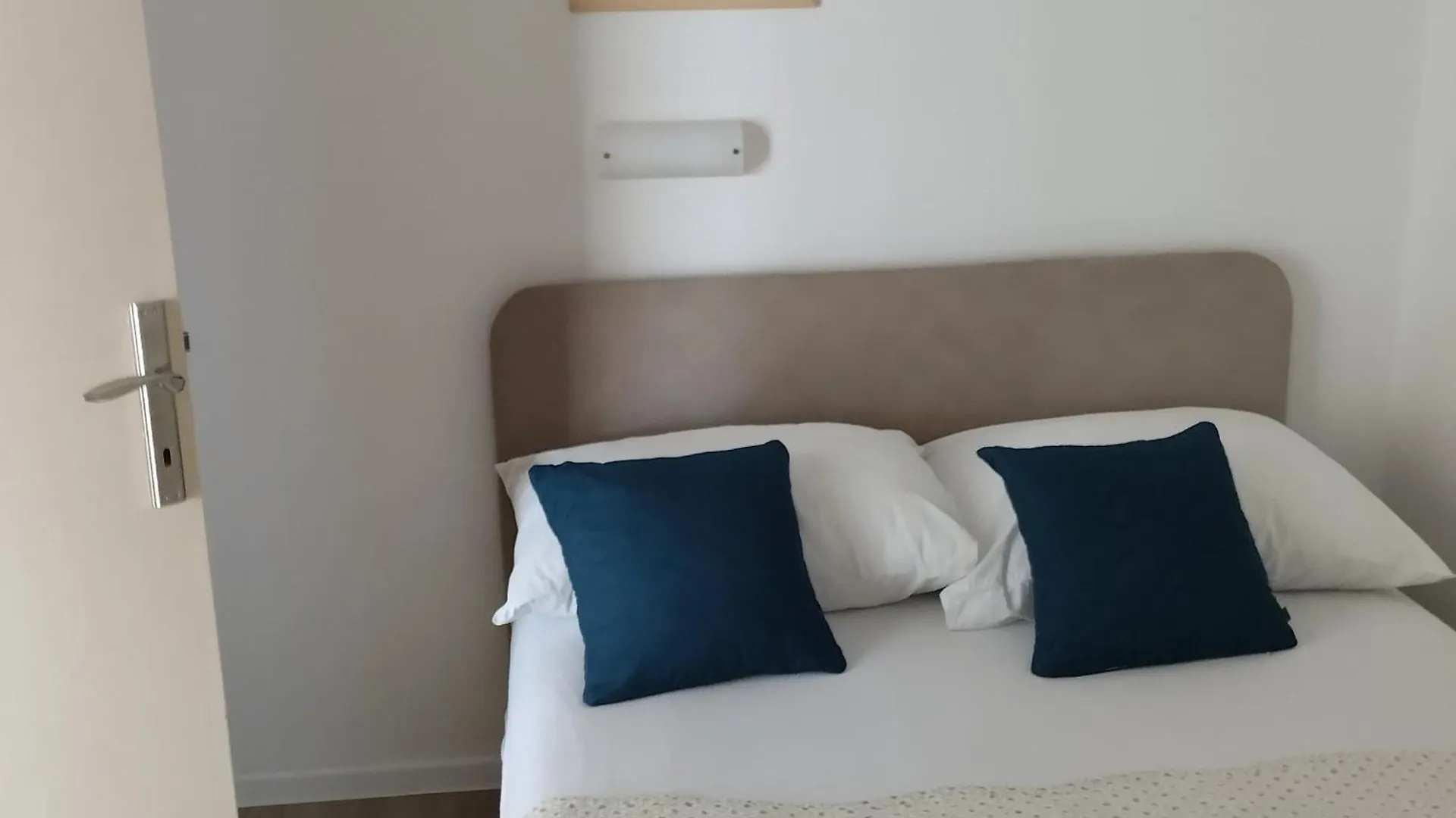 Apartmani Gero Lopar 0*,