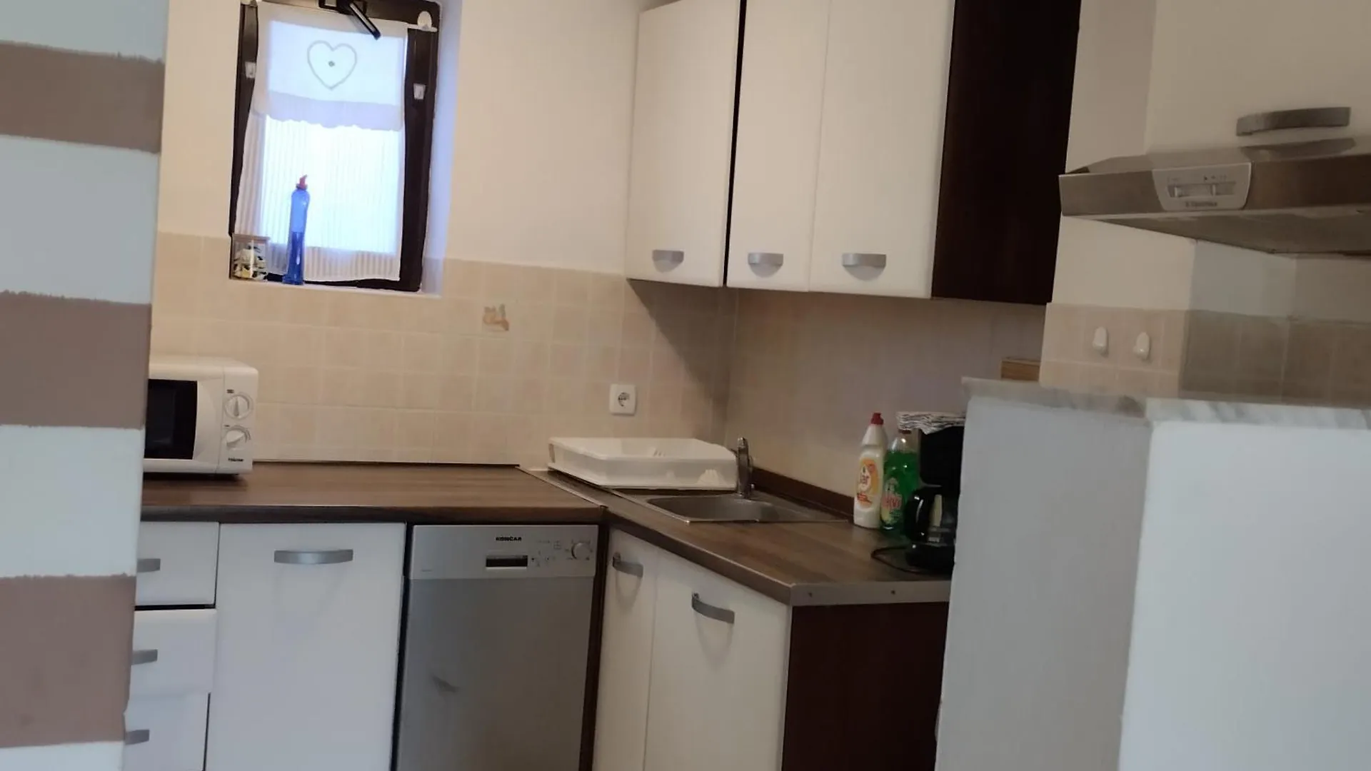 Apartmani Gero 로파르